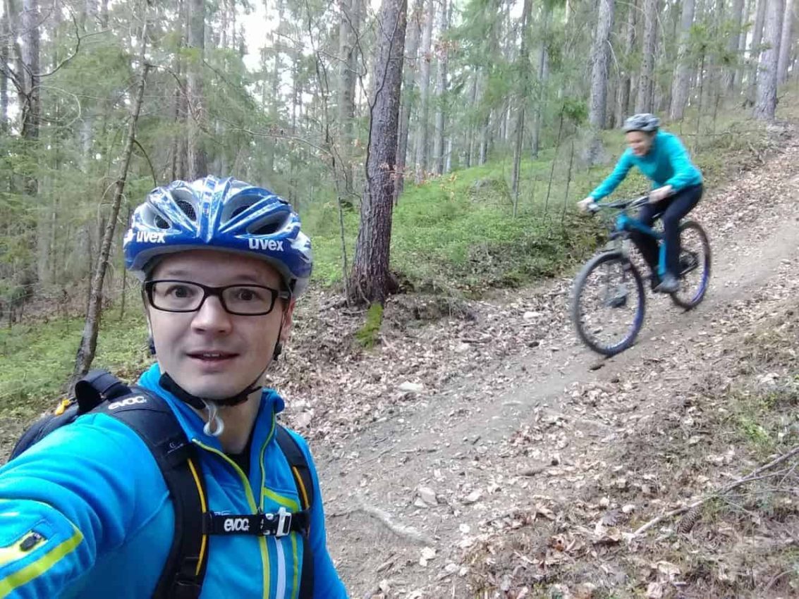 Gerfried Und Olya Am Mountainbiken