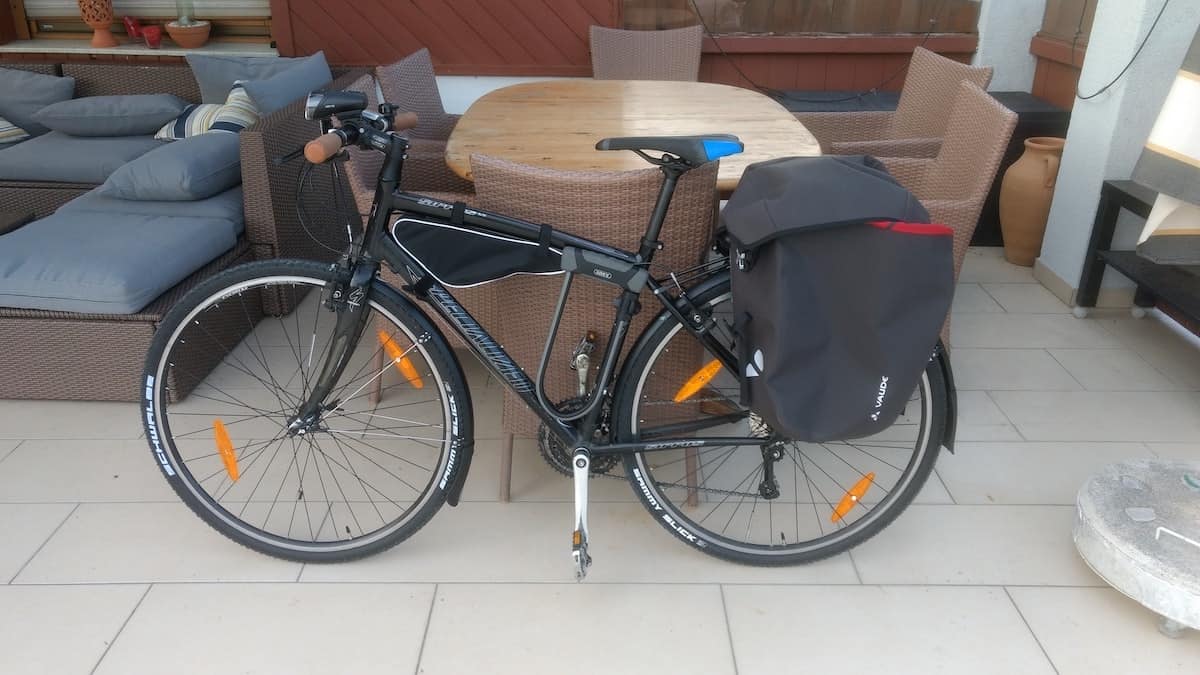 Fahrrad Mit Packtaschen