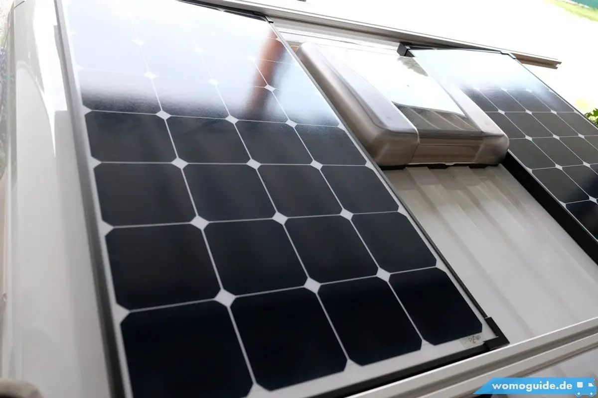 Solaranlage am Wohnmobil nachrüsten: Anprobe am Dach