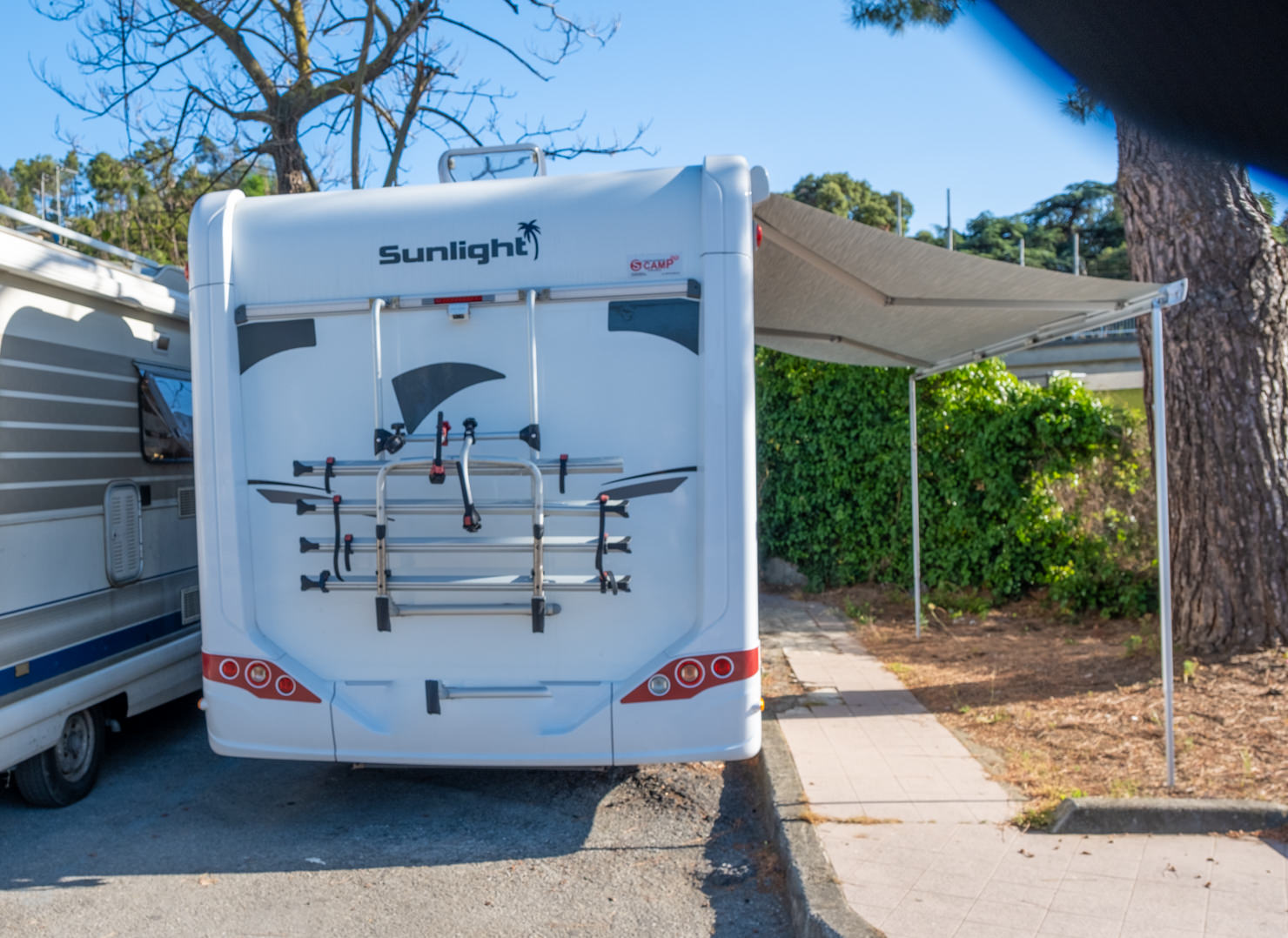 Wohnmobil mit Markise