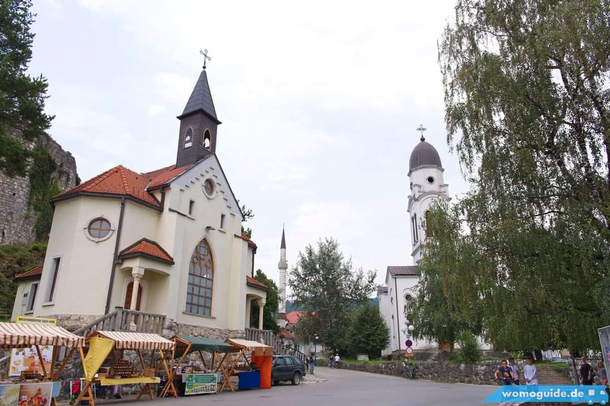 Drei Gotteshäuser in Bosanska Krupa