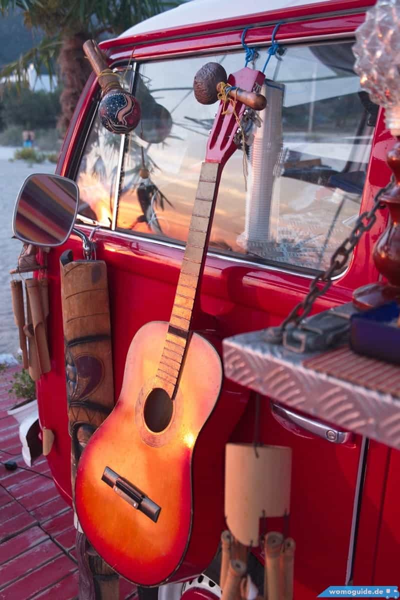 Livadhi Beach (Himarë): Cocktails Am Strand