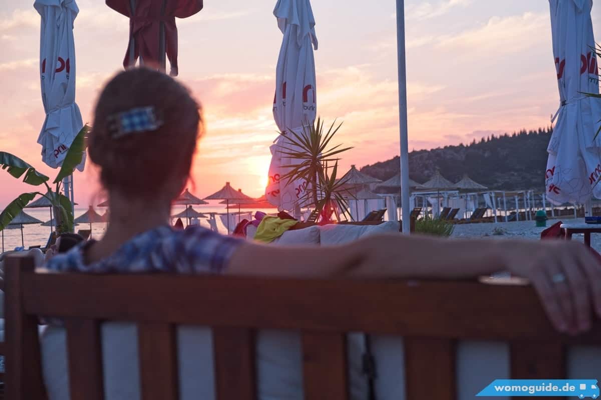 Livadhi Beach (Himarë): Cocktails Am Strand