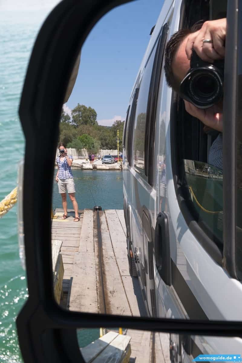 Wohnmobil Auf Der Seilfähre Von Butrint