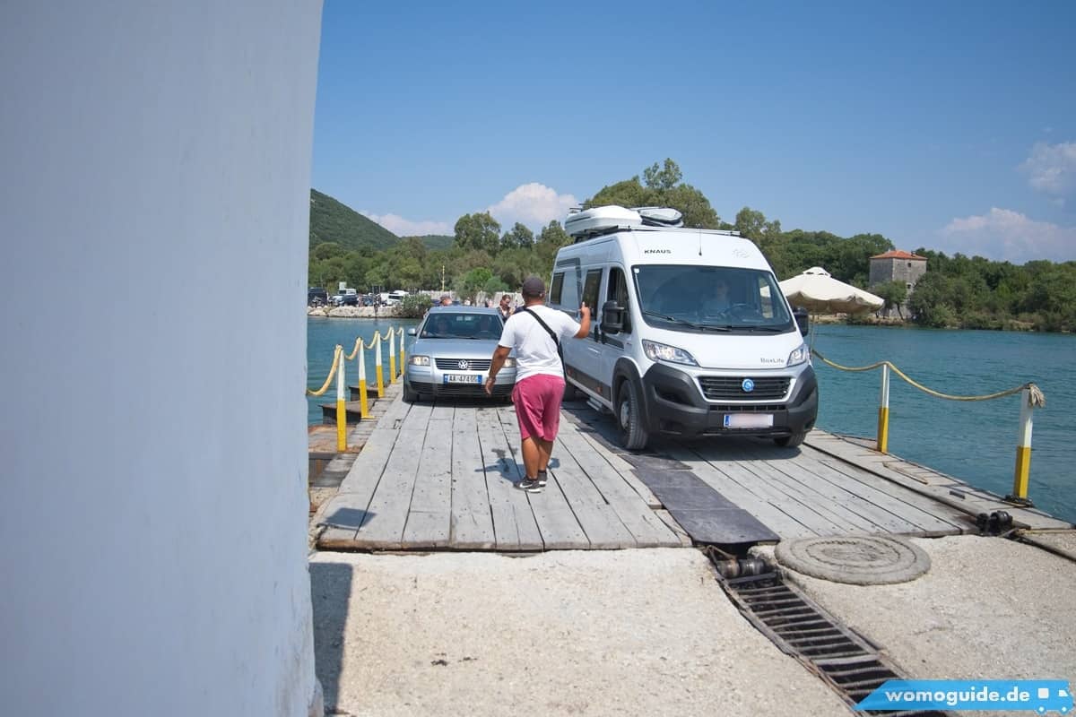 Wohnmobil Auf Der Seilfähre Von Butrint