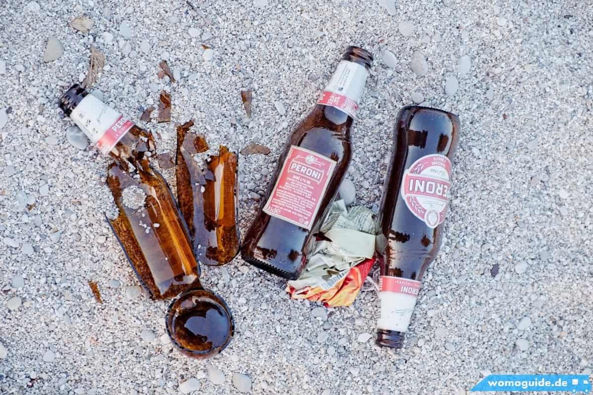 Livadhi Beach (Himarë): Müll Am Strand