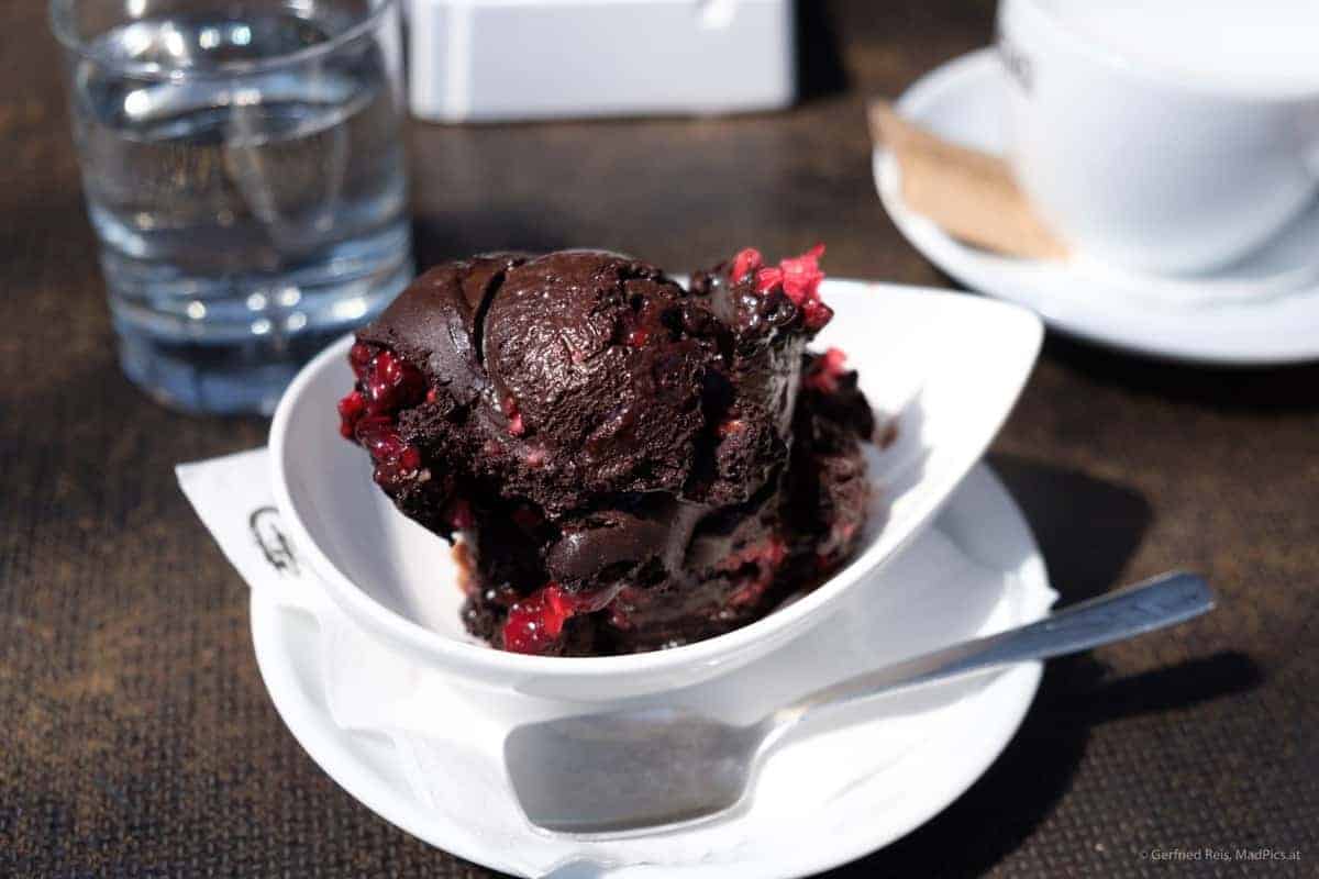 Ein Schokoeis Mit Himbeeren