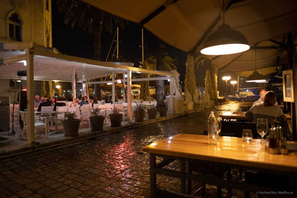 Trogir, Kroatien: Ein Getränk