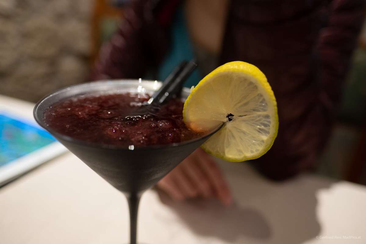 Trogir, Kroatien: Ein Getränk