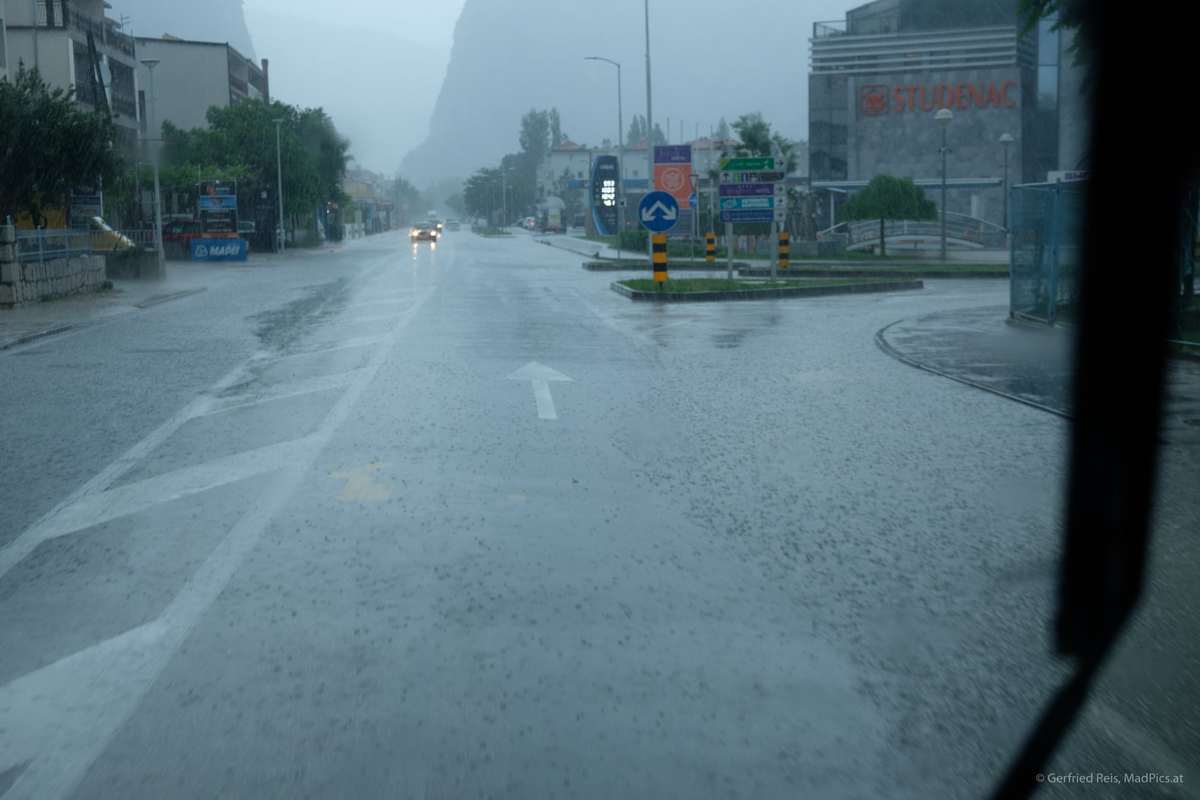 Überflutete Straße Auf Der Jadranska Magistrala