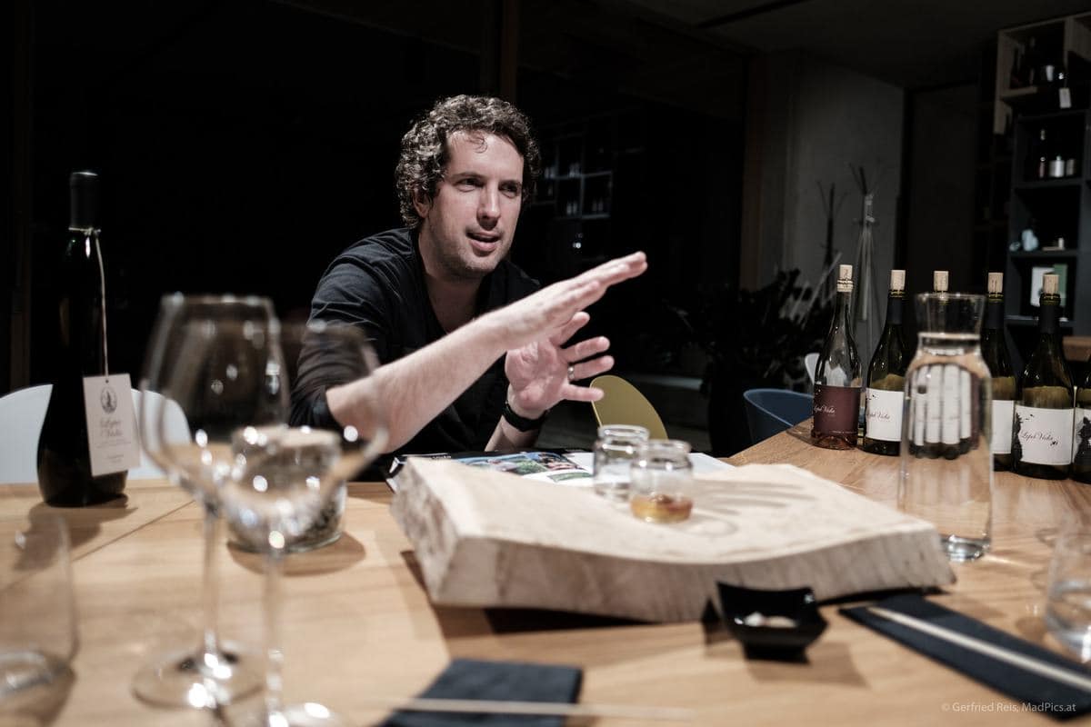 Matija Vom Lepa Vida-Weingut Bei Der Weinverkostung