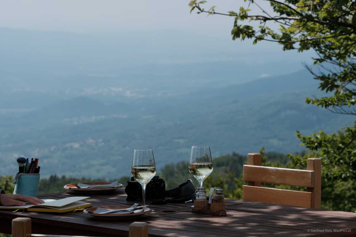 Gut Essen Und Trinken In Slowenien: Sinj Vrh