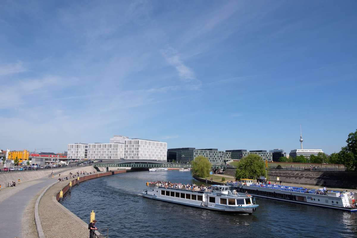 Boot Im Spreebogenpark