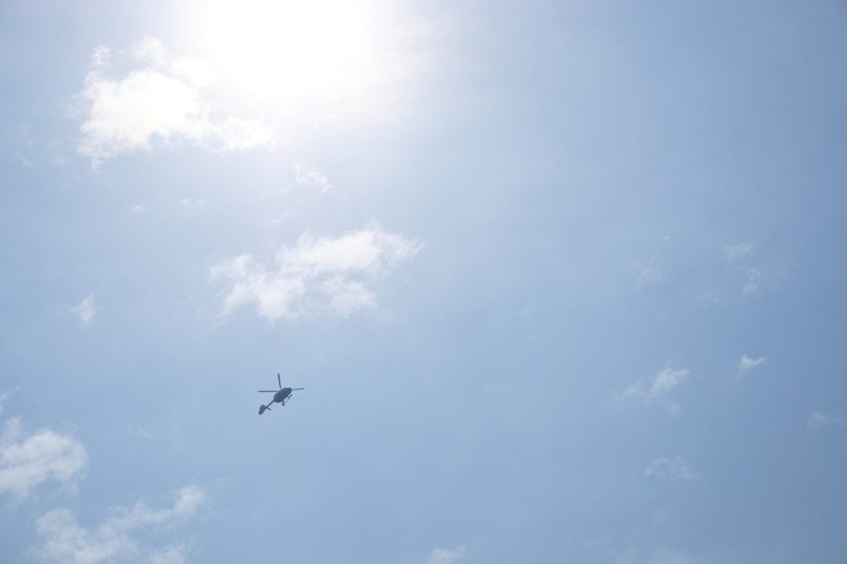 Hubschrauber kreist über Berlin