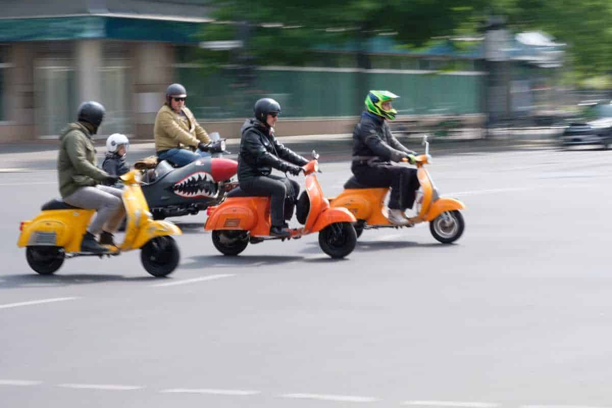 Vespa-Parade In Berlin
