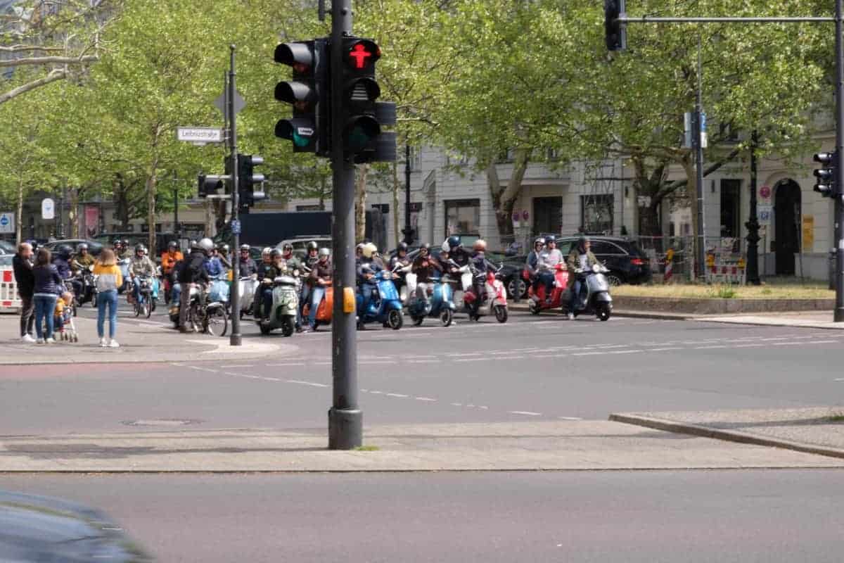 Vespa-Parade In Berlin