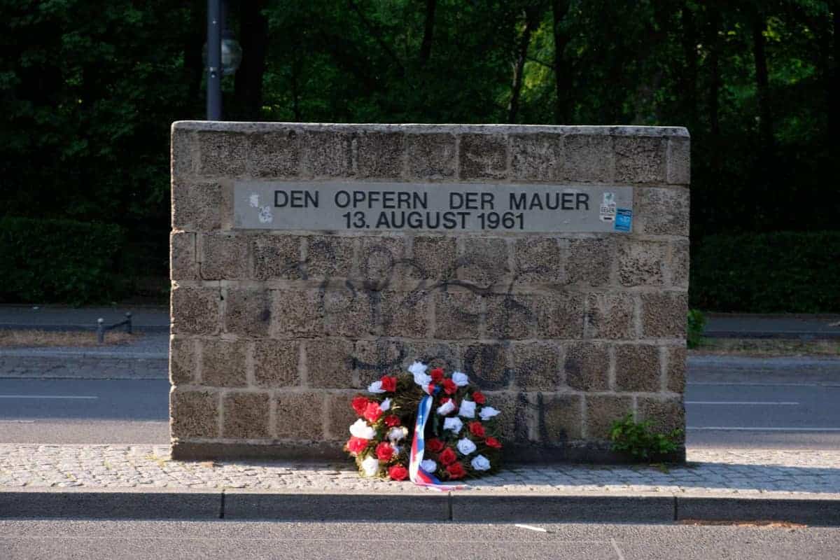 Denkmal In Der Straße Des 17. Juni In Berlin