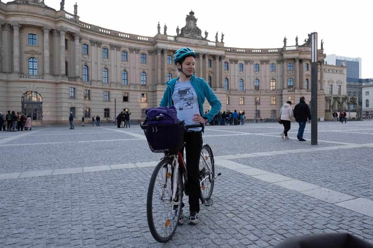 Mit Dem Fahrrad Bei Unter Den Linden