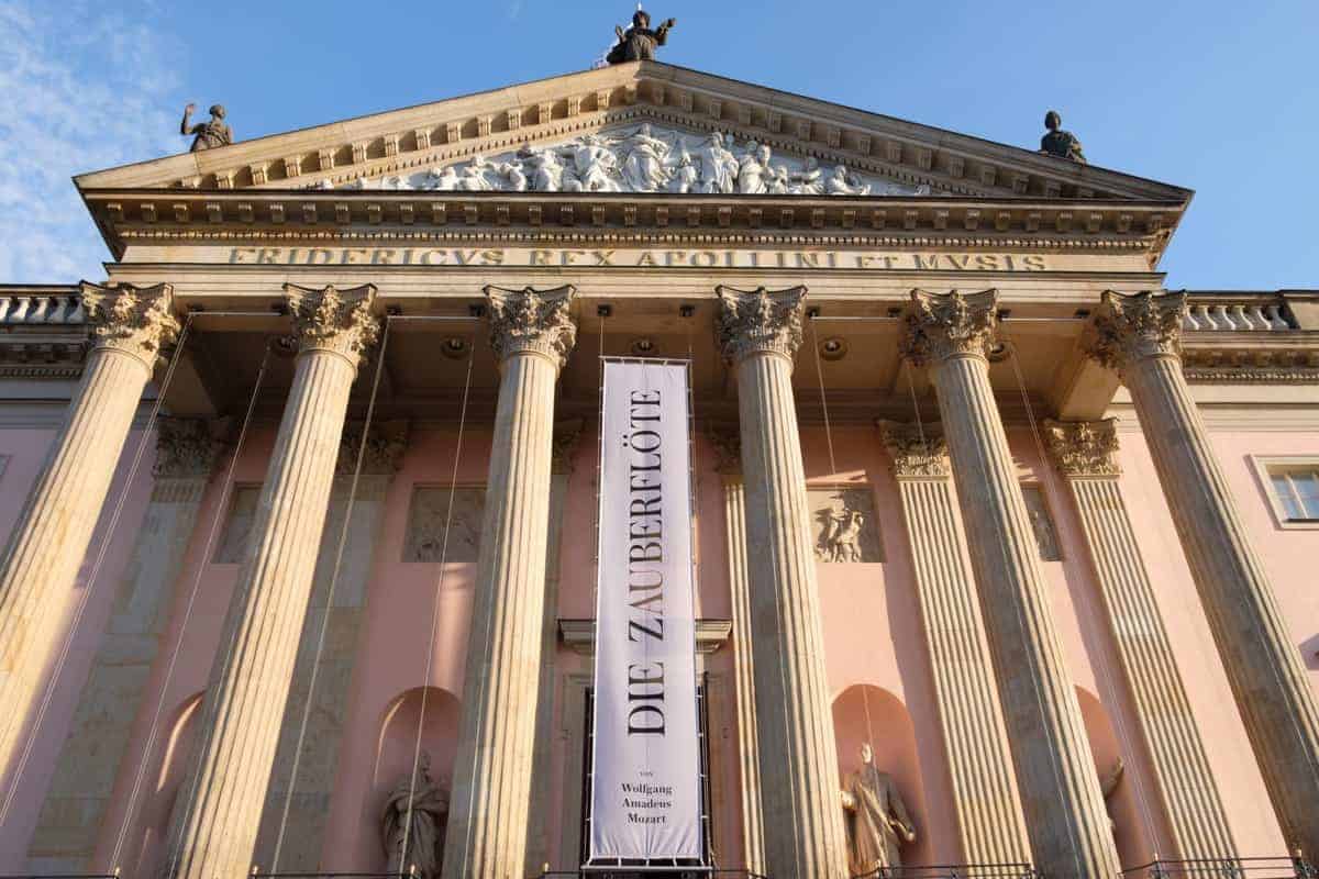 Bauwerke Bei Unter Den Linden In Berlin