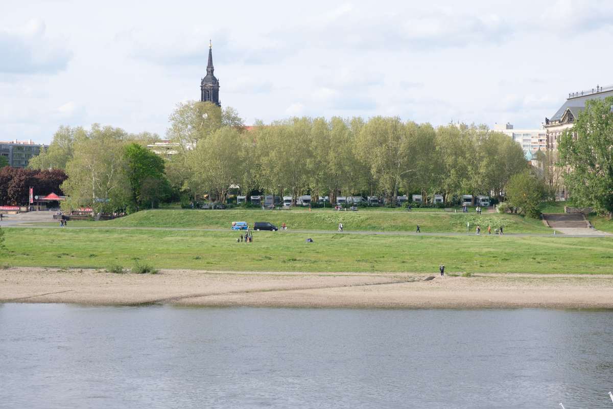 Stellplatz An Der Wiesentorstraße, Dresden Vor Elbwiesen Und Elbe