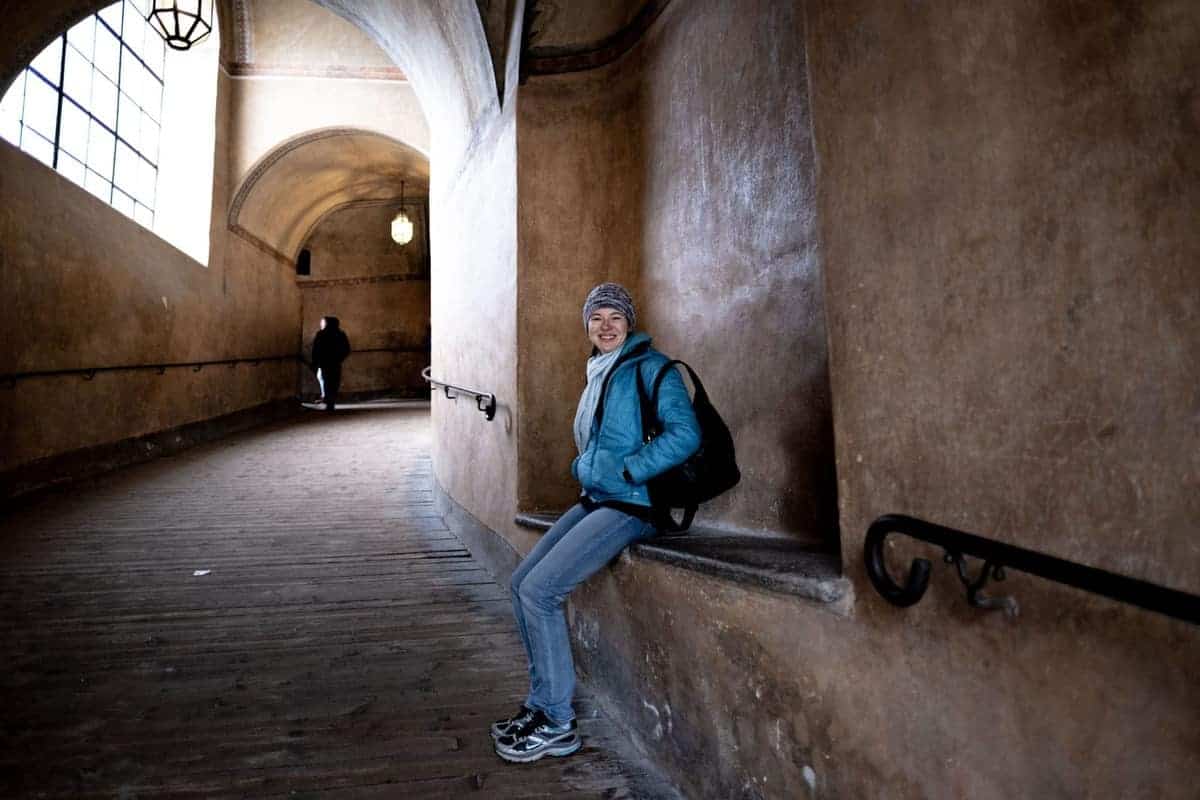 Olya Bei Museumsbesichtingung