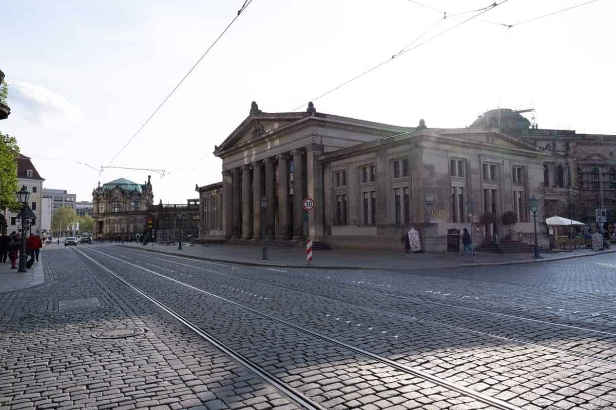 Straßenbahnschienen Vor Dem Café Schinkelwache, Dresden