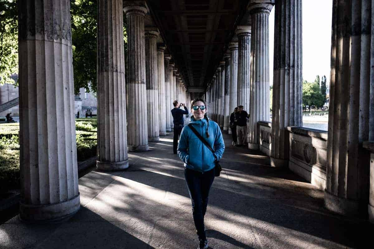 Olya Spaziert Durch Berliner Museumsinsel