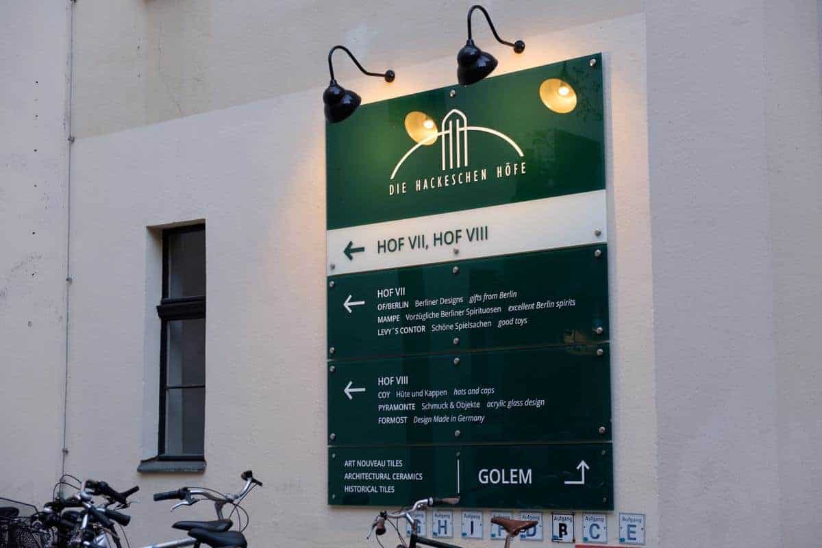 Die Hackesche Höfe Schild