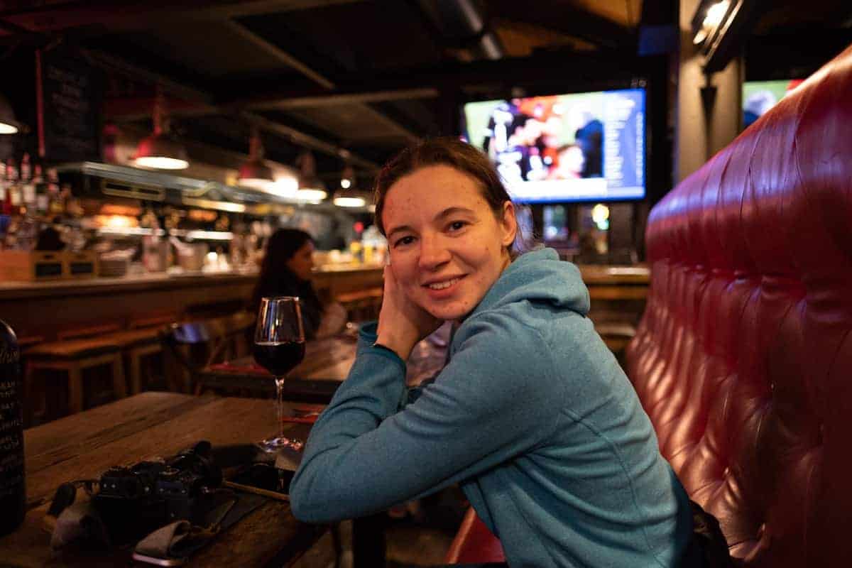 Olya Beim Bier Trinken