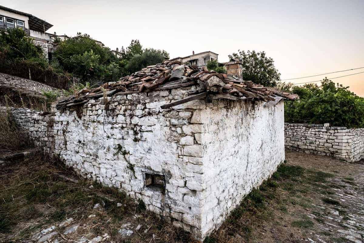 Zerfallenes Haus In Berat