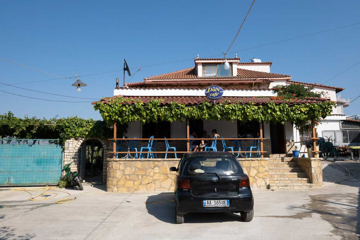 Links Unter Der Weinlaube Hätte Das Wohnmobil In Vasjar Parken Sollen
