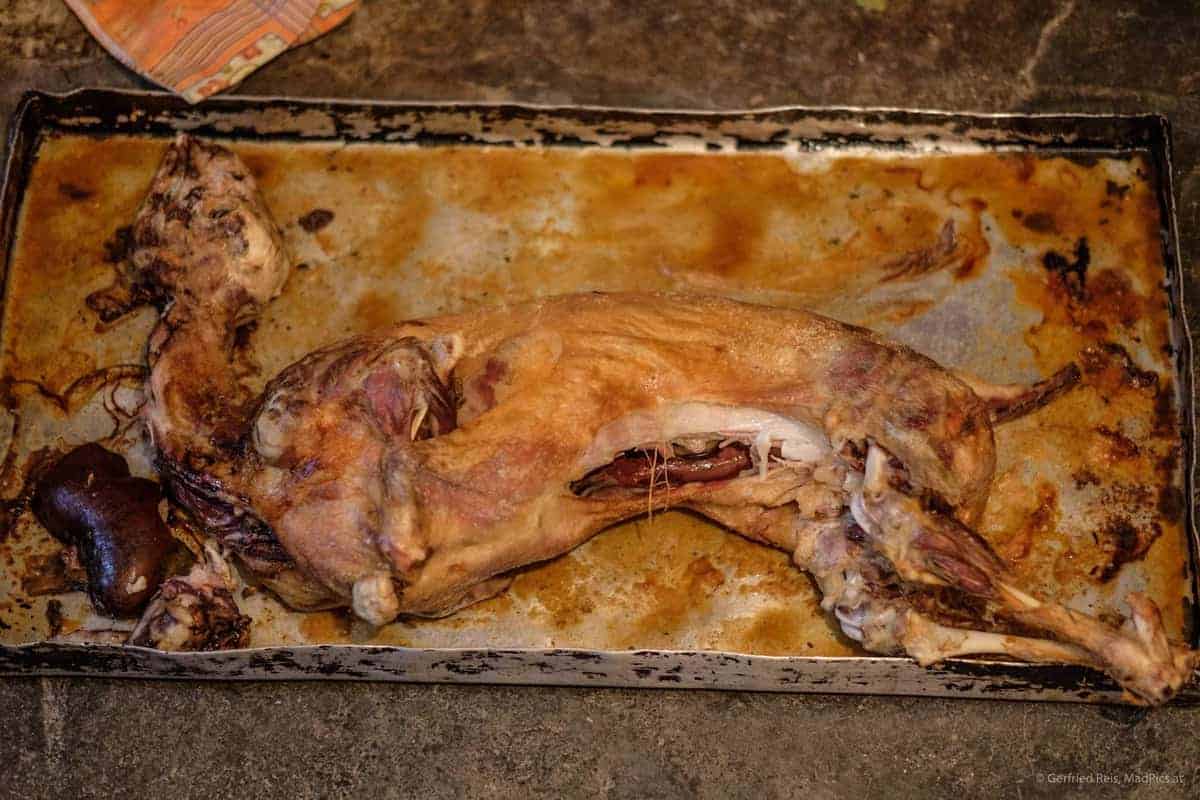 Ein Ganzes Lamm Auf Einem Backblech