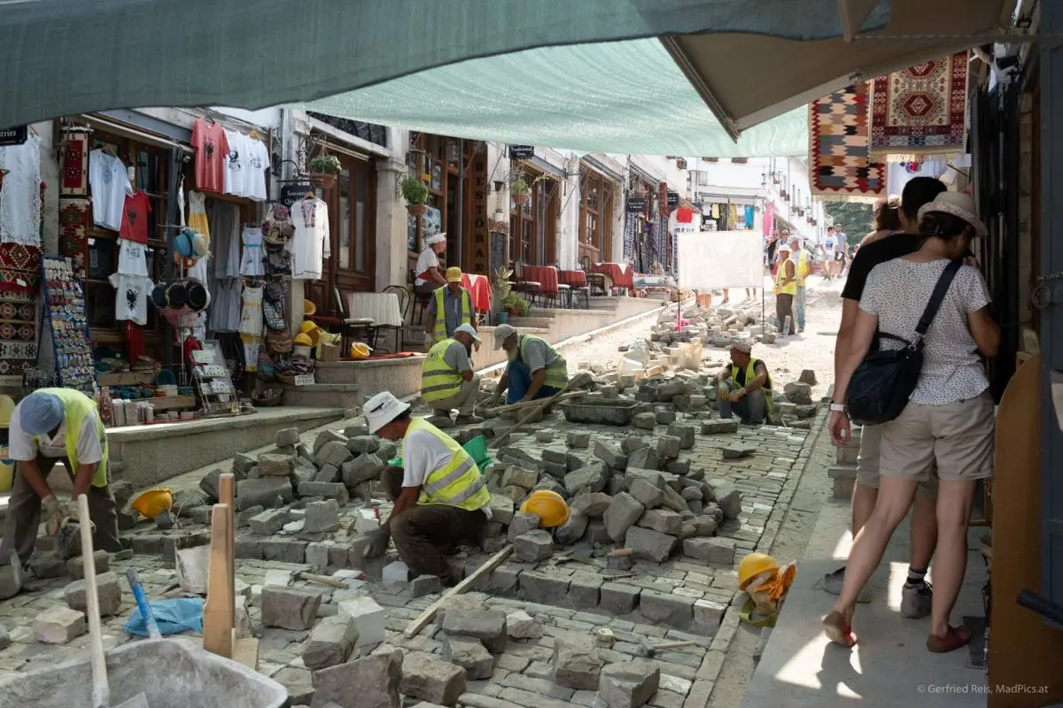 Sanierung der Straße in der Altstadt Gjirokasters