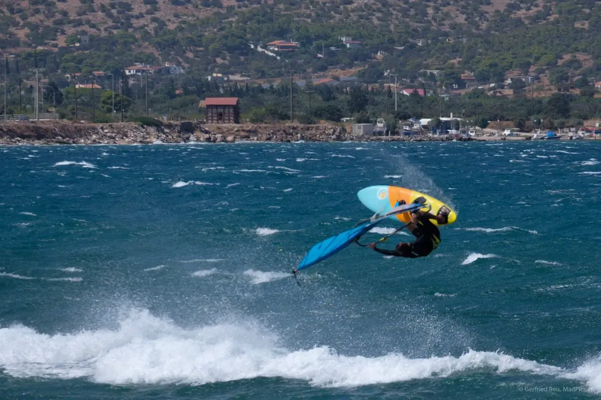 Windsurf-Wave-Spot bei Lavrio (Griechenland)