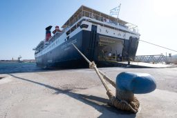 Mit Der Fähre Von Lavrio Nach Limnos