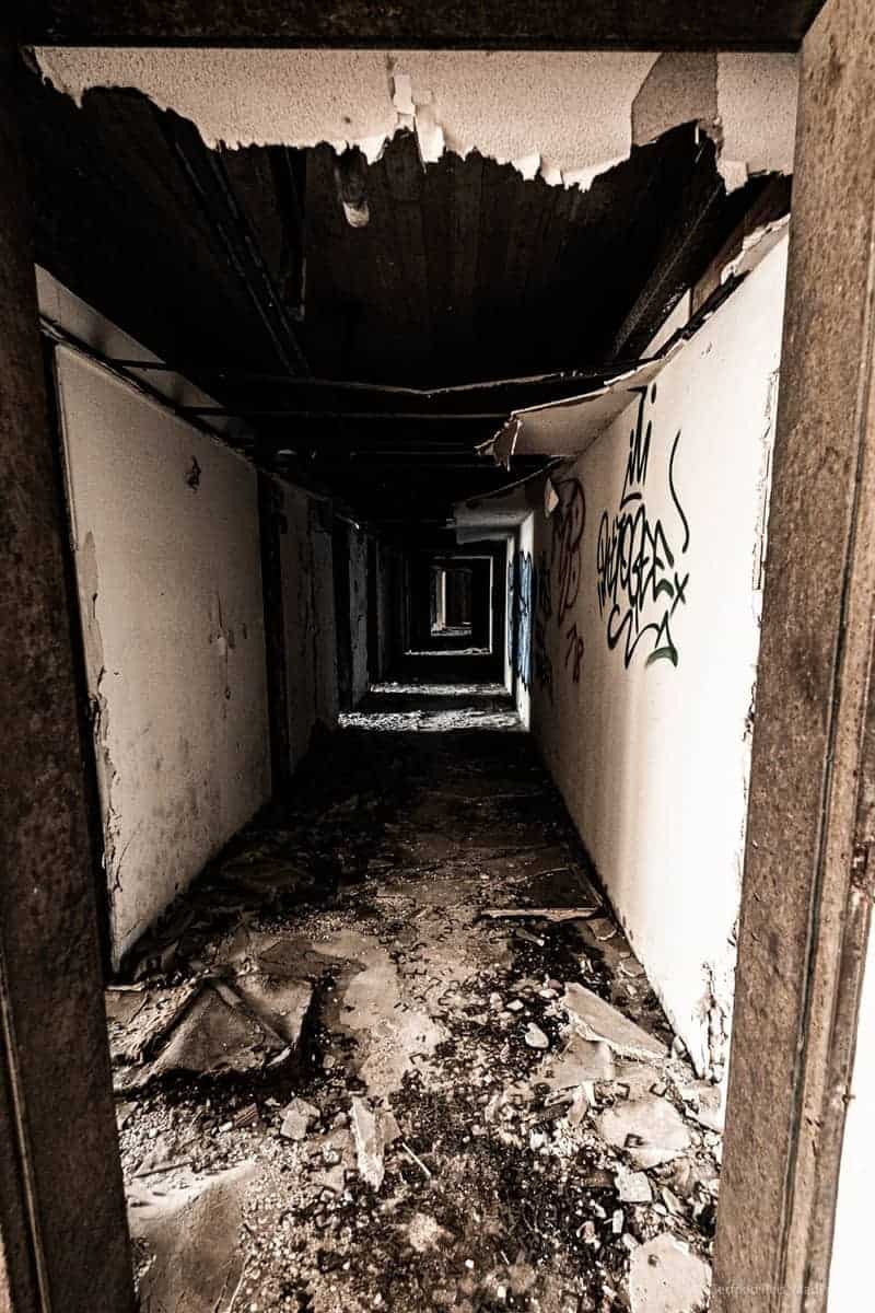 Einsturzgefährdeter Hotel-Korridor