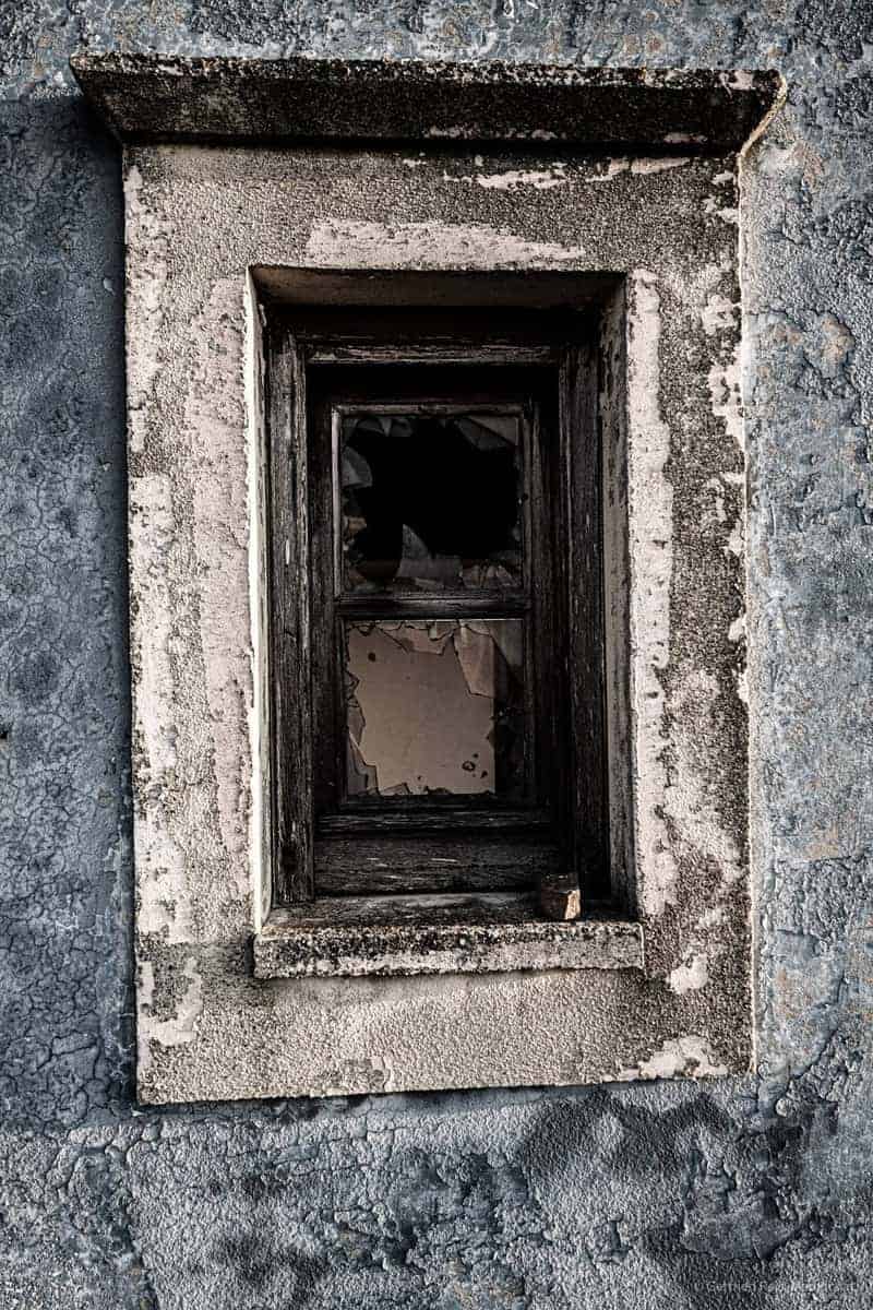 Kaputtes Fenster In Einem Lost Place
