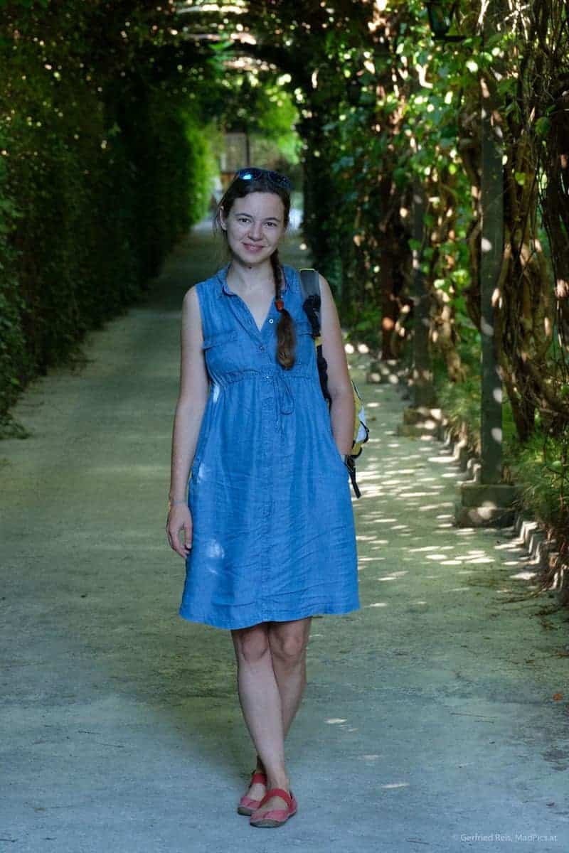 Olya Spaziert Durch Camping Legjenda