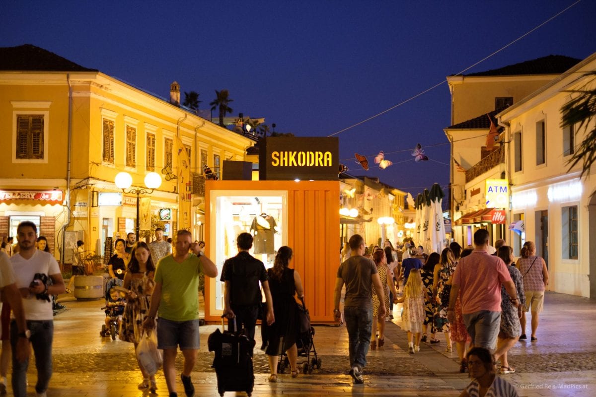 Abends in Shkodra, Albanien