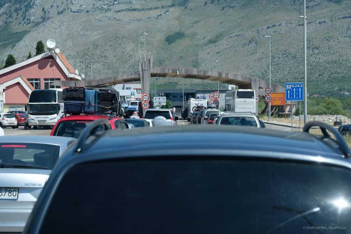 Stau An Der Grenze Von Montenegro Nach Albanien