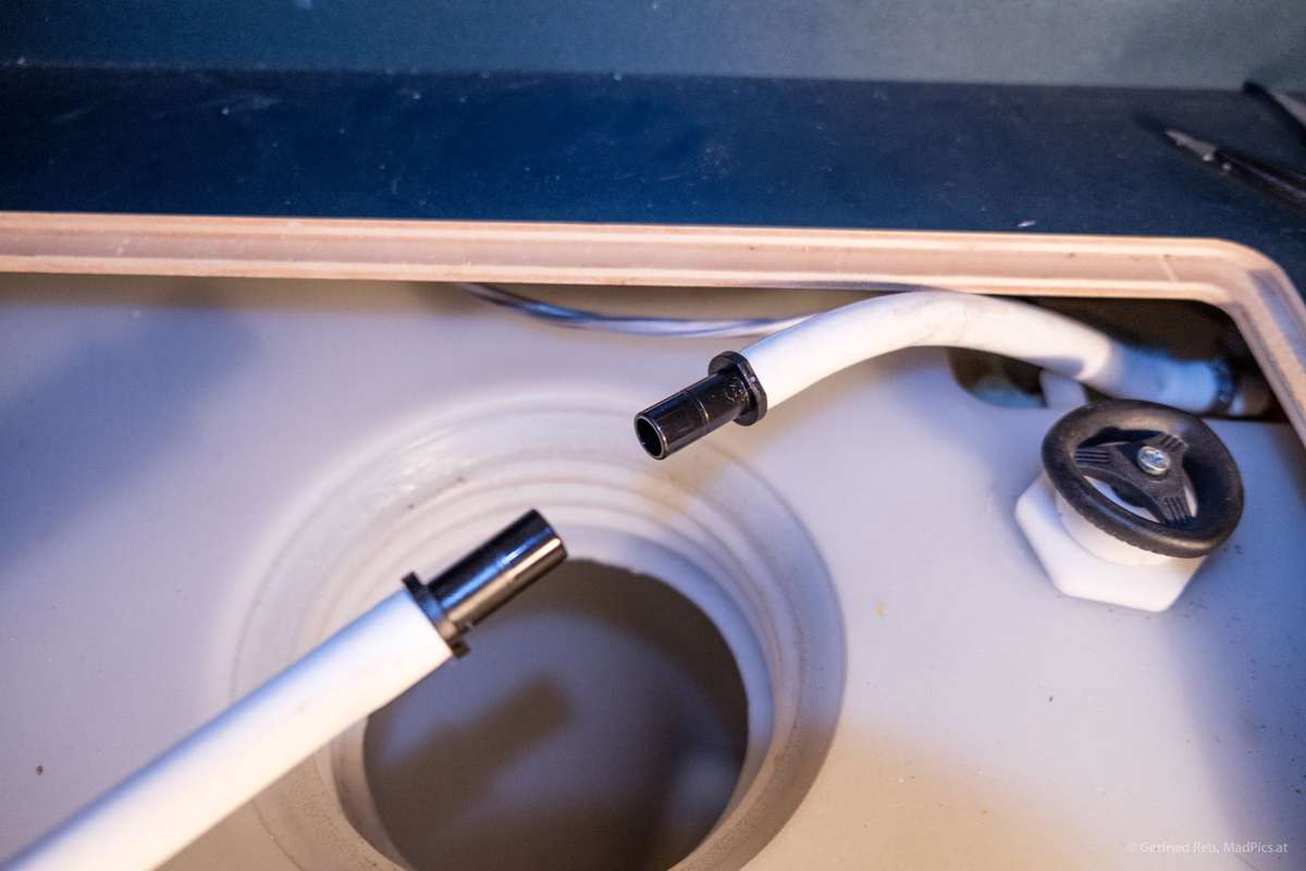 Floe-Adapterstück In Schlauch Einsetzen