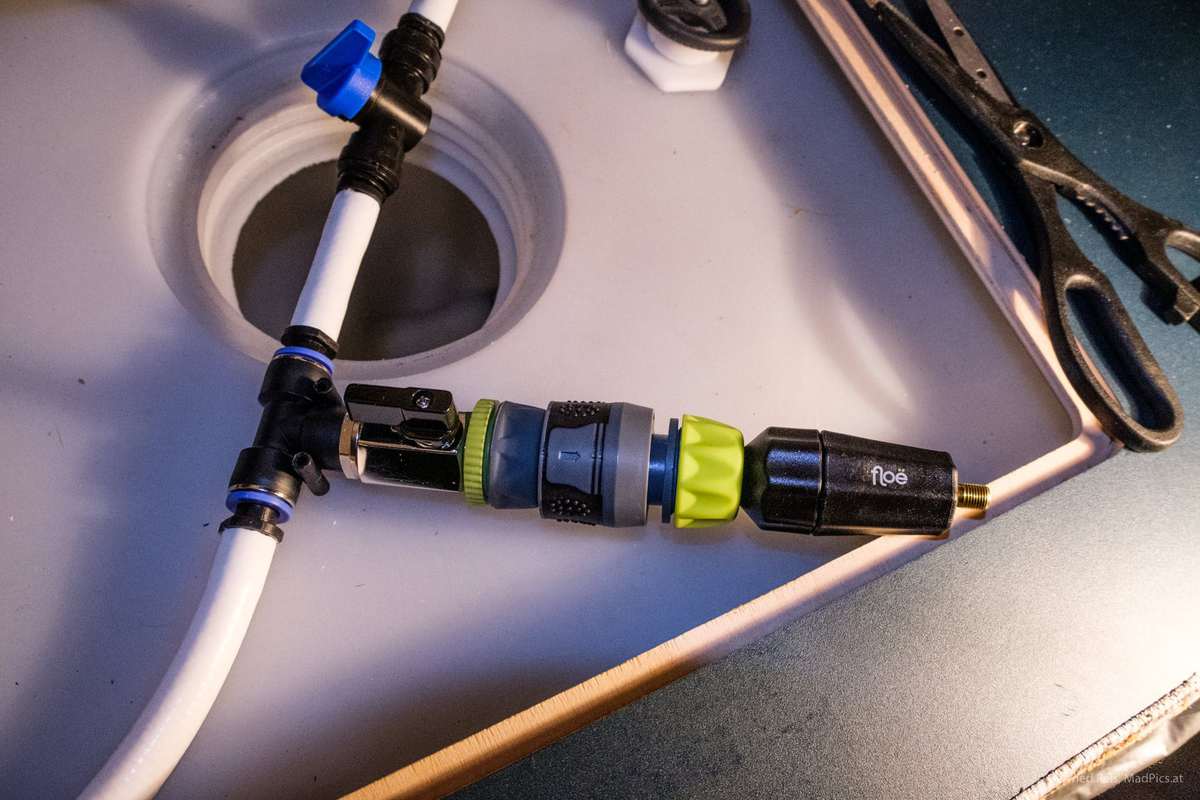 T-Ventil Von Floe Für Die Entwässerung Öffnen