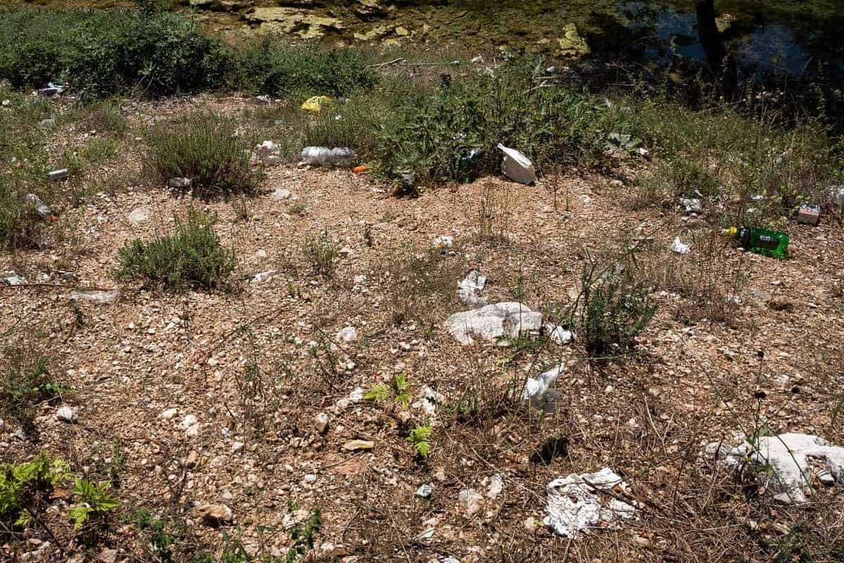 Müll Am Wohnmobil-Stellplatz