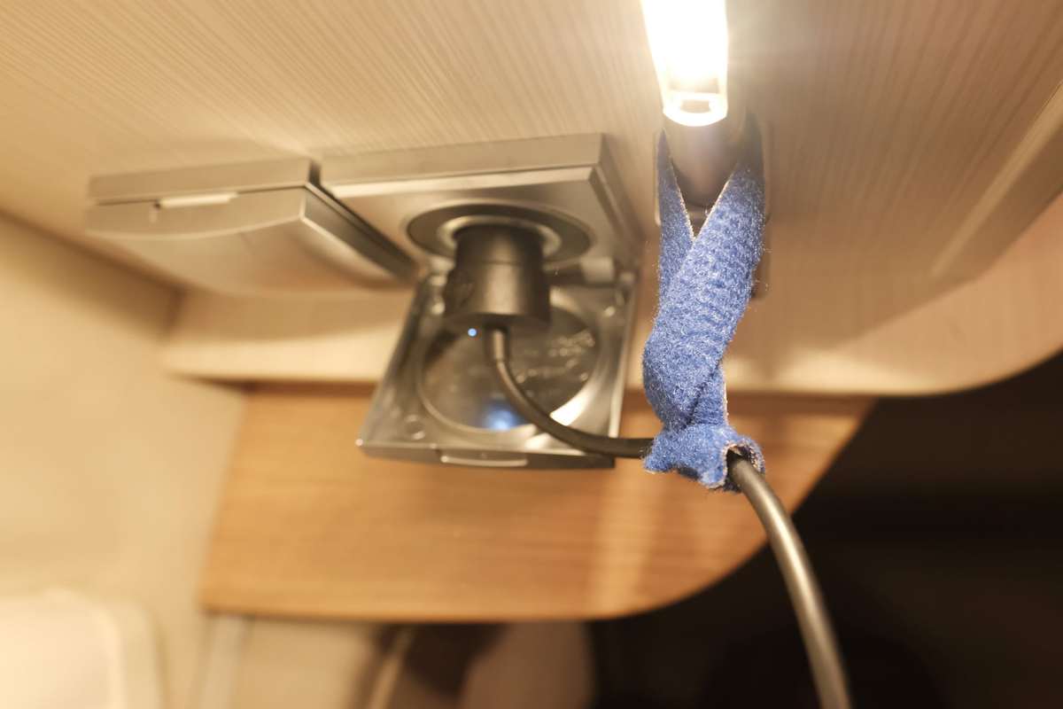 Ladegerät Im Wohnmobil Aufhängen