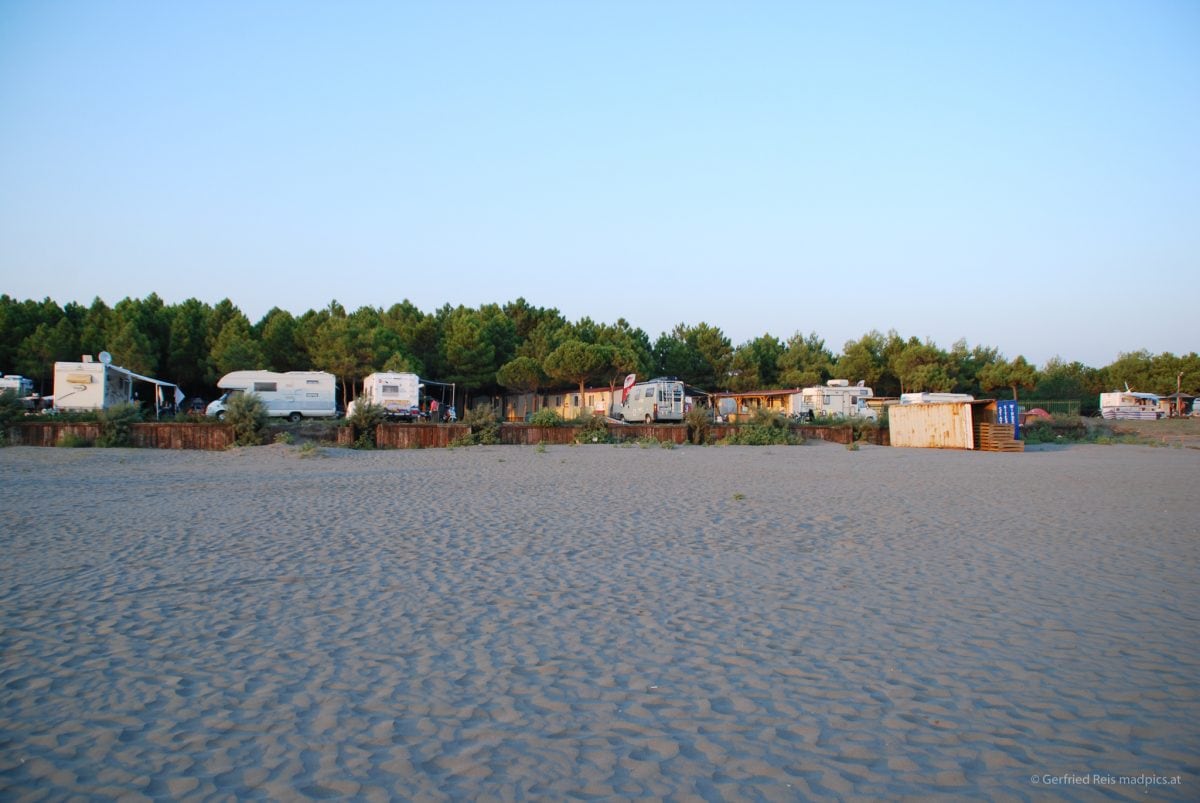 Am Velika Plaza mit dem Wohnmobil: Campingplatz Safari Beach