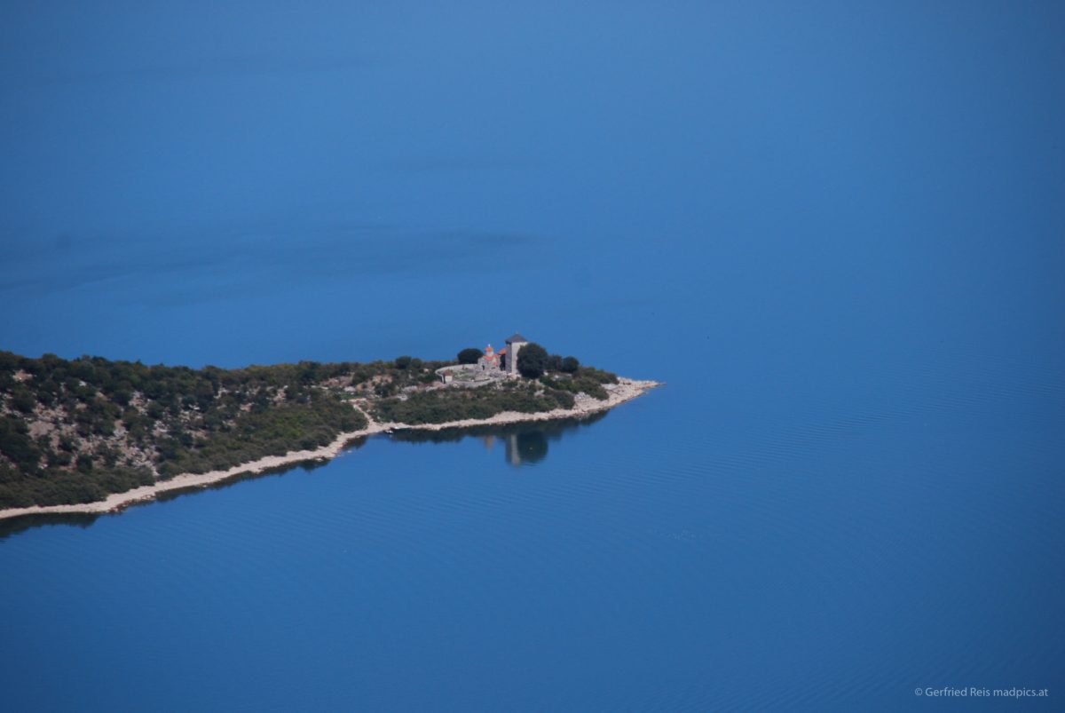 Blick auf Kloster im Lake Shkodra