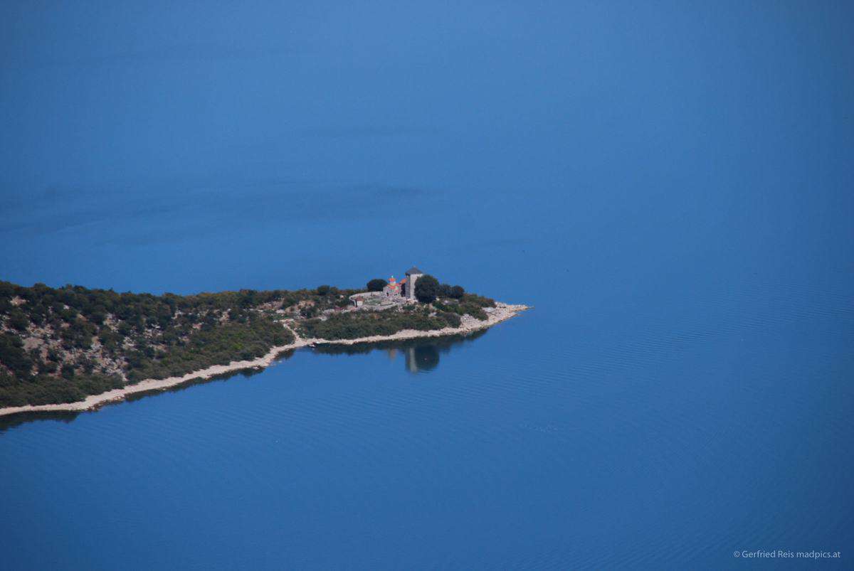 Blick Auf Kloster Im Lake Shkodra
