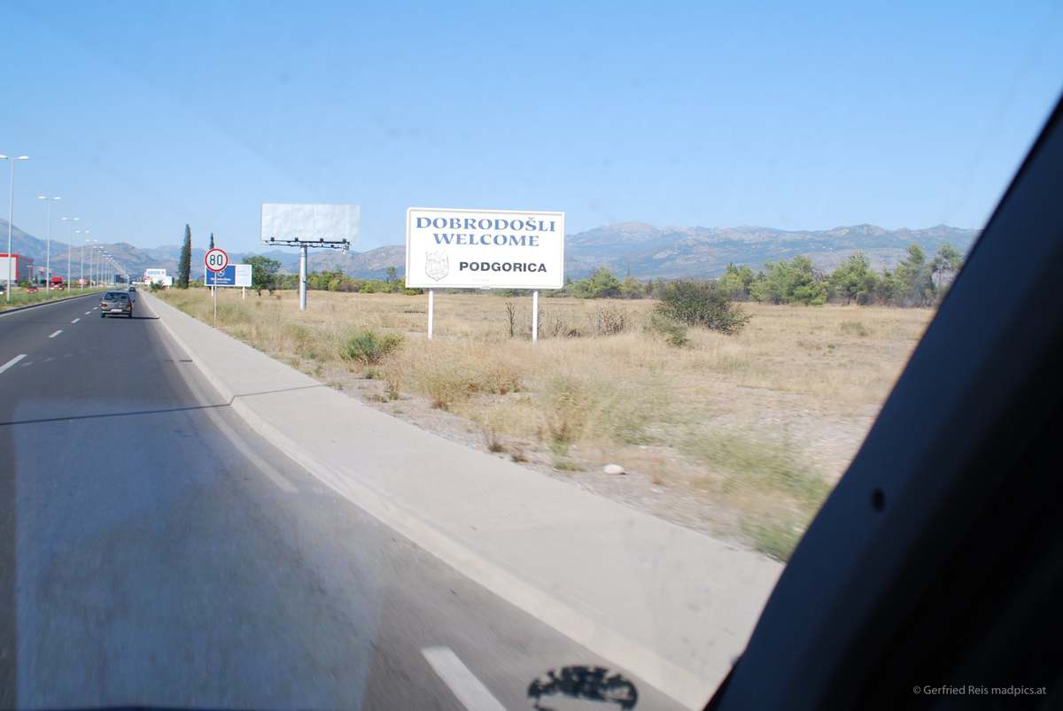 Vorbei An Podgorica In Montenegro