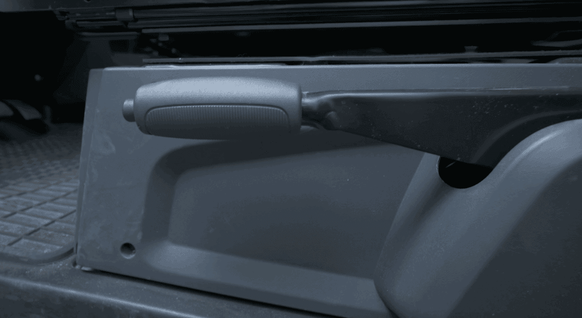 Verkleidung Des Sitz-Sockels Eines Fiat Ducato Vordersitzes