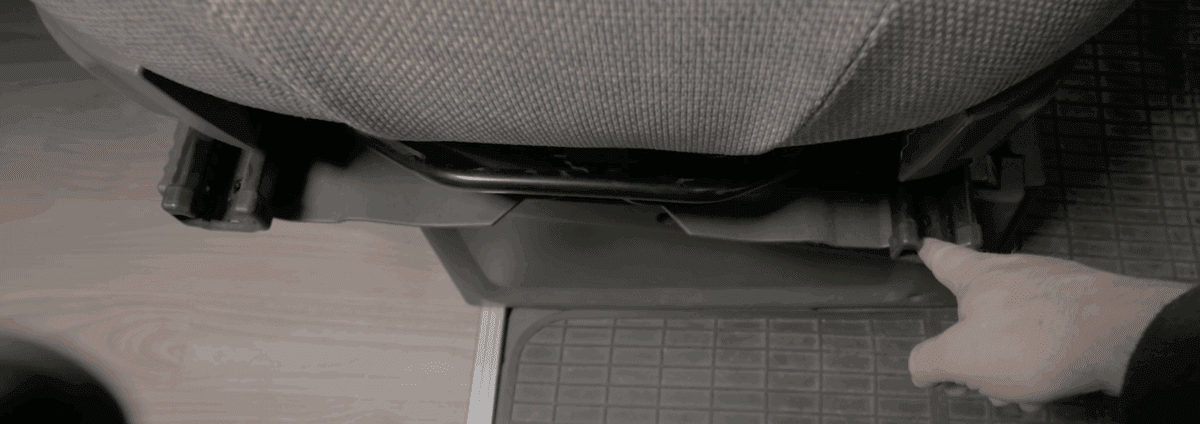 Die Vorderen Schrauben Des Ducato-Vordersitzes